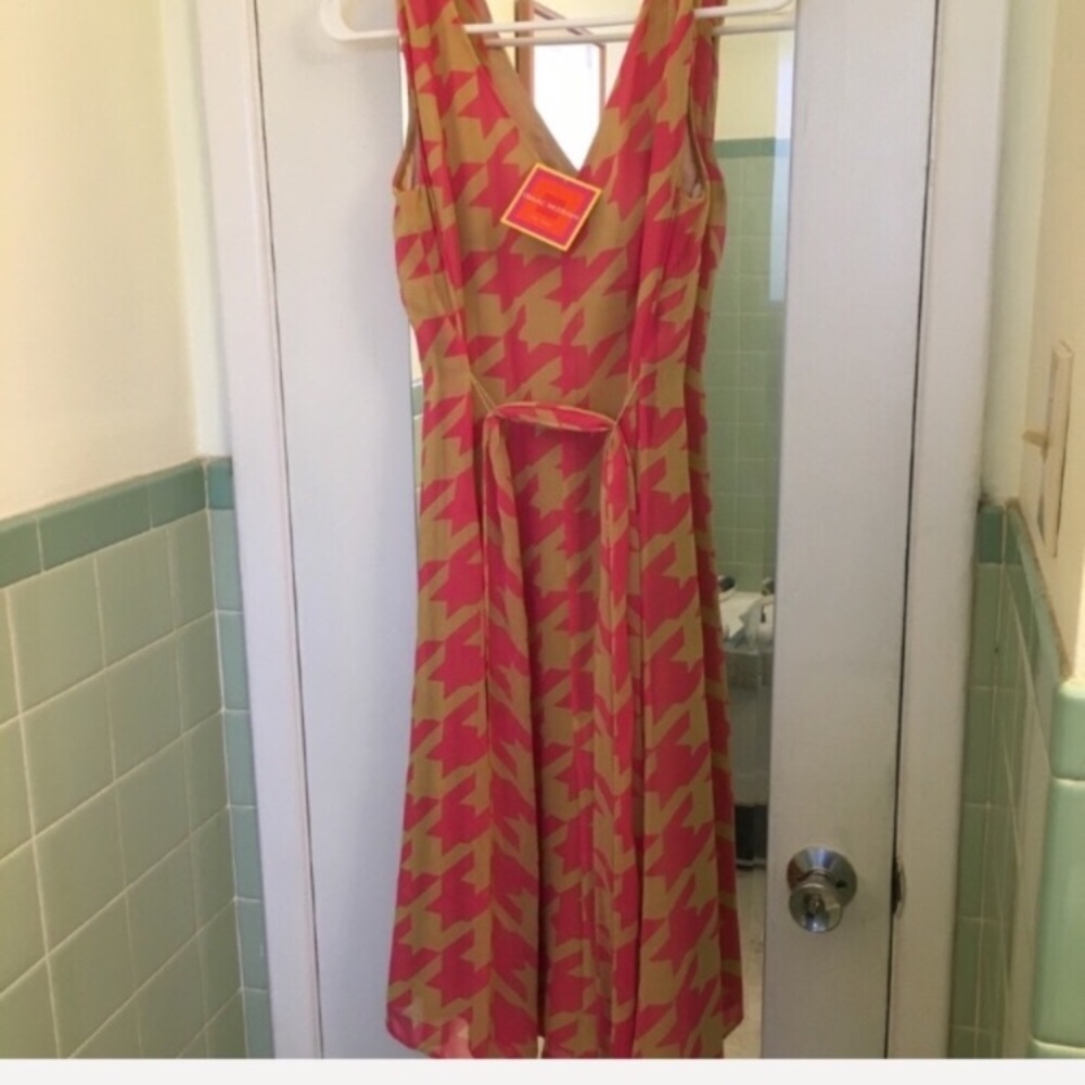 Isaac Mizrahi Pink and Tan Houndstooth Midi Dress